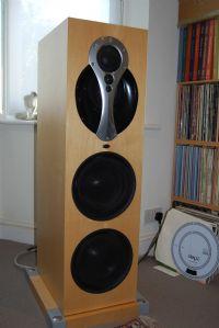 Linn Komri R front